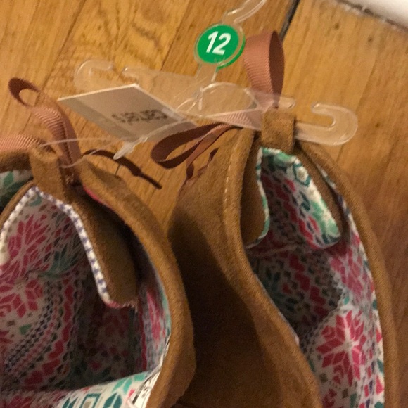 Girls Tan Boots - Picture 2 of 4